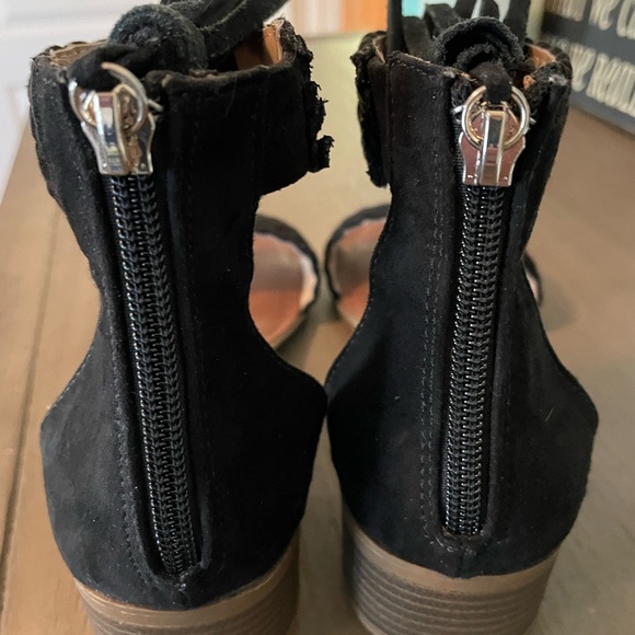 Women’s Black Zip Up Rock & Candy Sandals with Tassels! - Picture 6 of 8